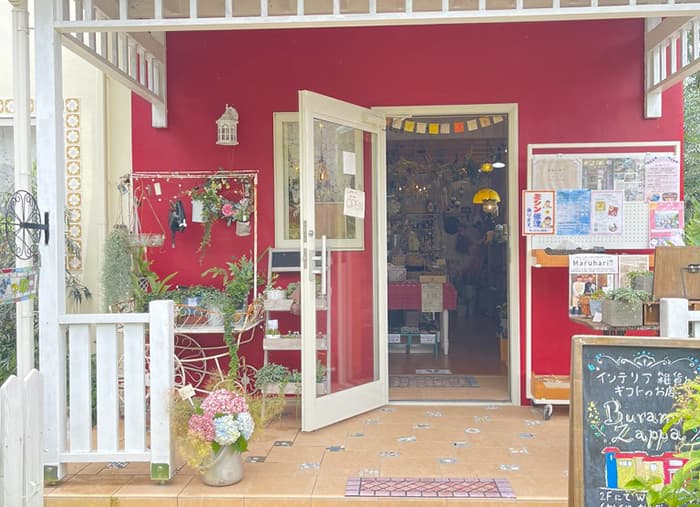 ザッパ村内にあるワークショップが充実したBurano Zappa（ブラーのザッパ）店舗写真