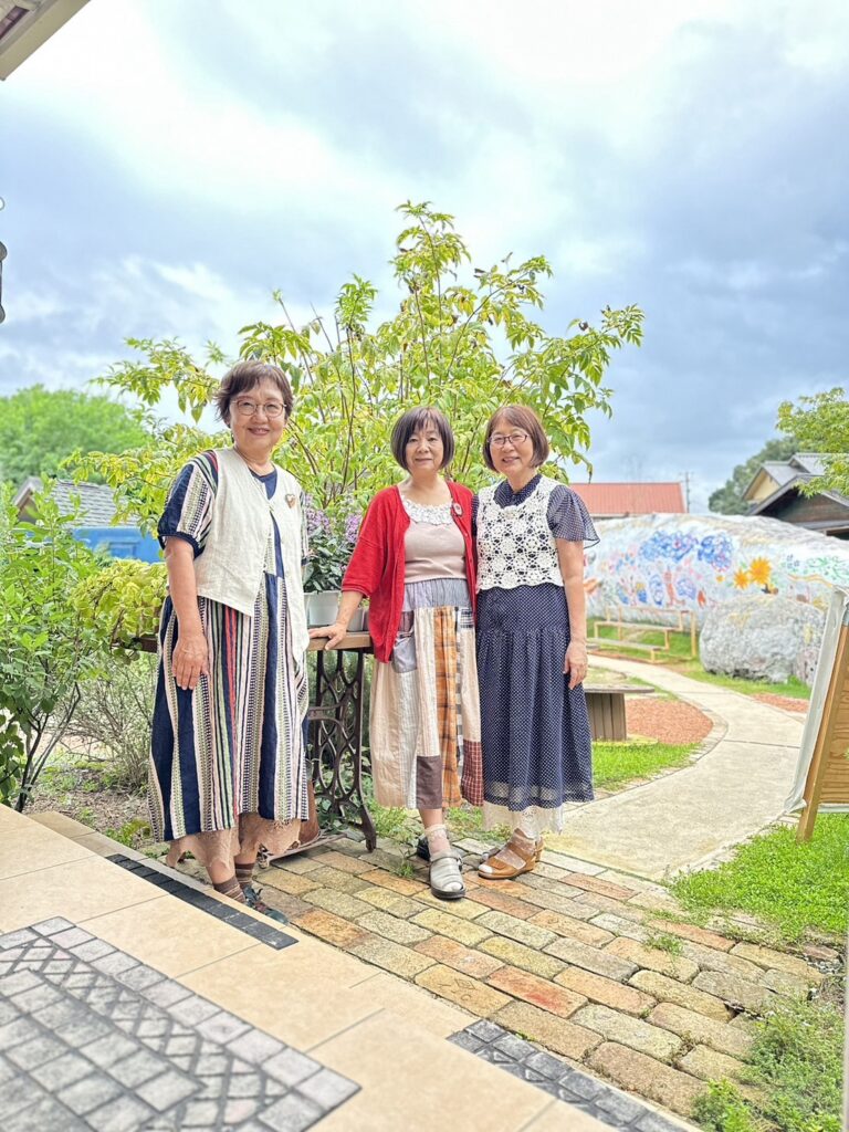 明日と明後日はぴよこ先生のビーズ教室と編み編みクラブです