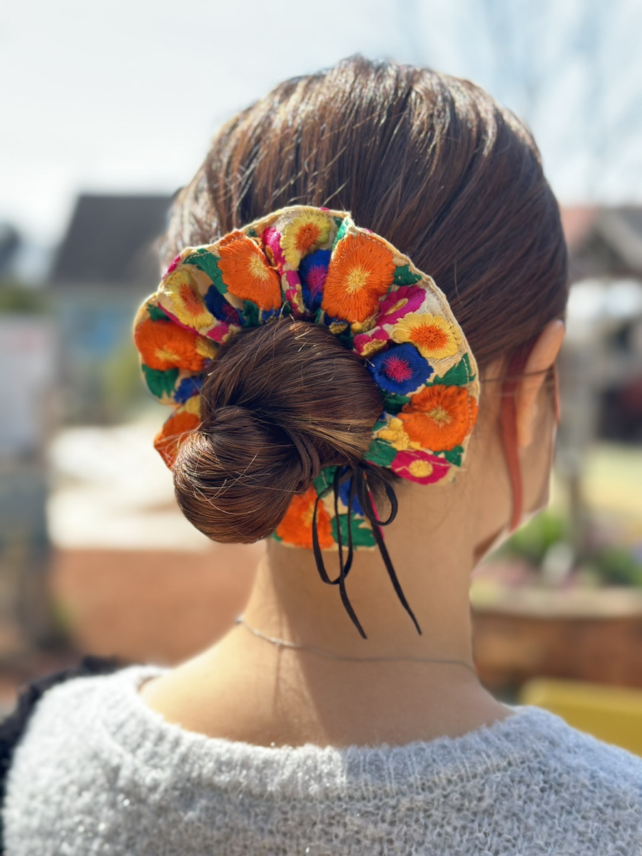 刺繍テープのシュシュ